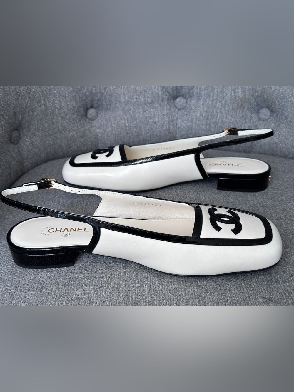 2026B CHANEL WHITE AND BLACK LEATHER SLINGBACKS SHOES with GOLD CC LOGO 38.5 - Picture 16 of 16